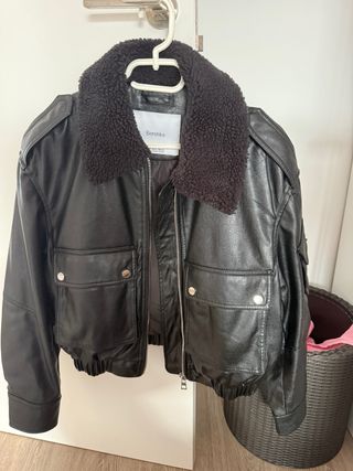 Chaqueta de piel con borrego