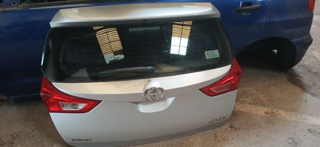 Portón maletero Toyota Auris