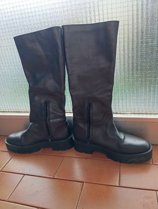 Botas negras altas de piel