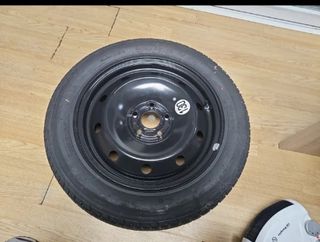Rueda de repuesto Renault....د