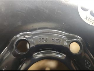 Rueda de repuesto Renault....د