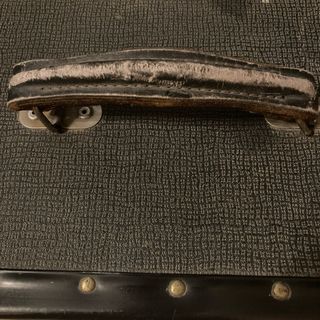 Antiguo baul rectangular instrumental