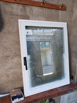 Ventana oscilanobatiente