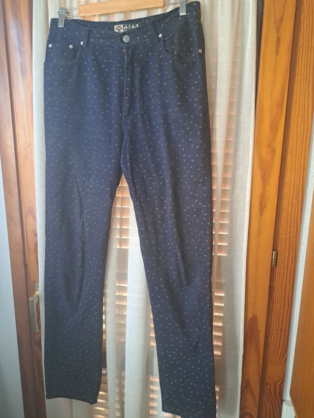 Pantalón vaquero recto estampado