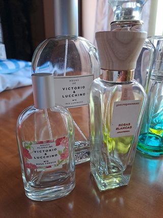 Bottiglie di profumo vuote