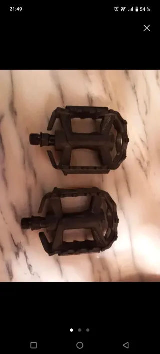 Sillín ergofit system Btwin 135 + pedales planos