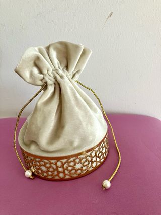 Bolsito de terciopelo decoración oriental