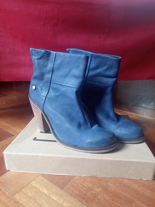 Botín azul mujer