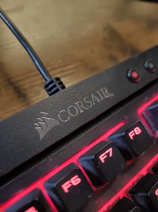 Teclado mecánico Corsair k63