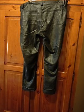 Pantalón polipiel Cortefiel