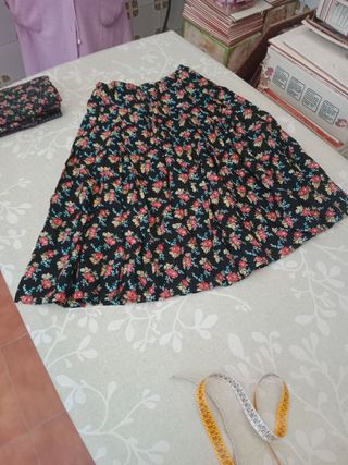 Falda regional adulta