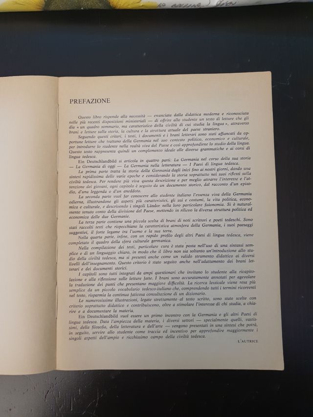 Libro scolastico per studio della lingua tedesca