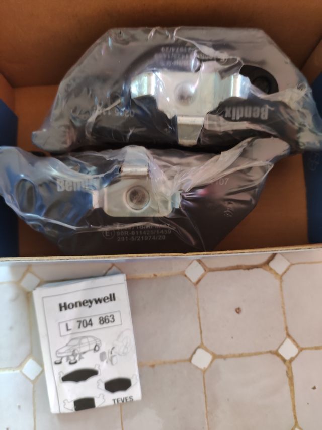 Pastillas de freno de marca Bendix 571971B