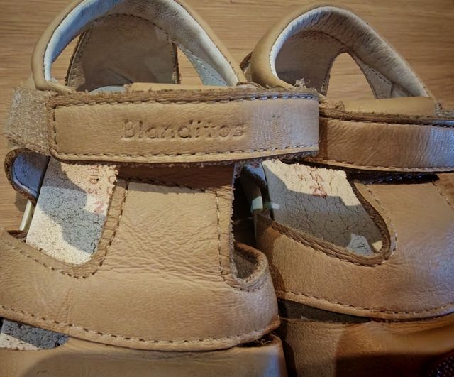 Sandalia niño Blanditos 23