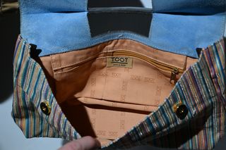 Bolso clutch rayas coloridas y cuero azul vintage