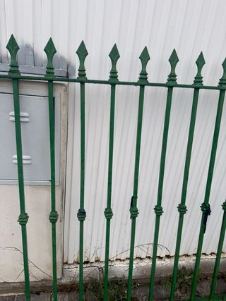 2 Paños de rejas para vallas de hierro macizo