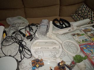 Se venden 2 wii con muchos accesorios