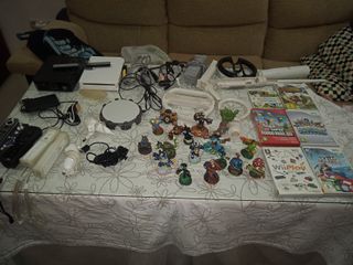 Se venden 2 wii con muchos accesorios