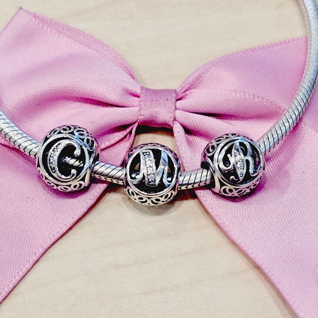 🎀CHARM LETRA J LISA PLATA🎀