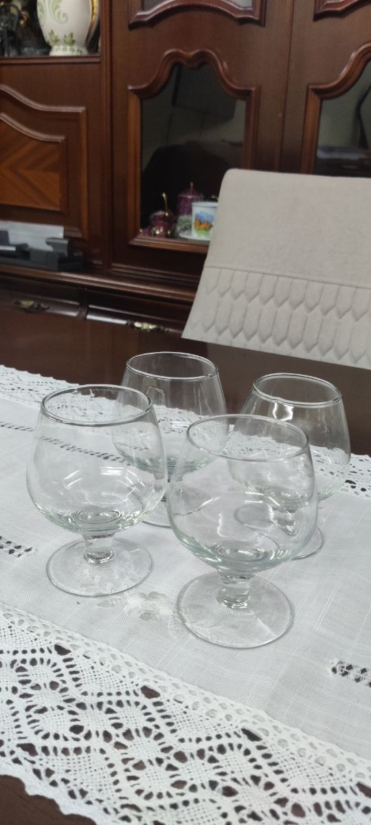 Set di 4 bicchieri piccoli in vetro