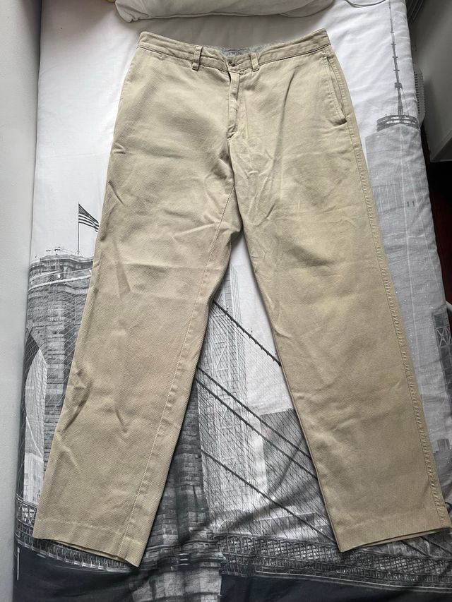 Pantalones chinos color beige