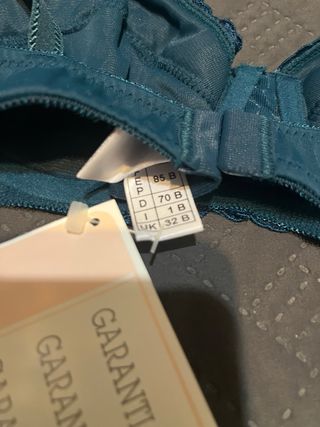 Sujetador con aros nuevo con etiqueta