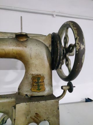 Maquina de coser de zapatero Singer.