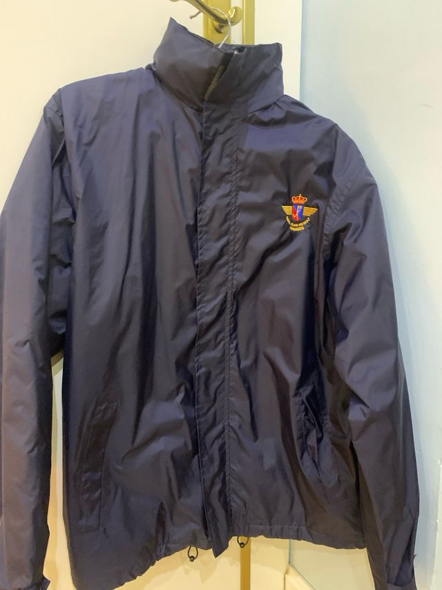 Cortavientos con forro polar inerior