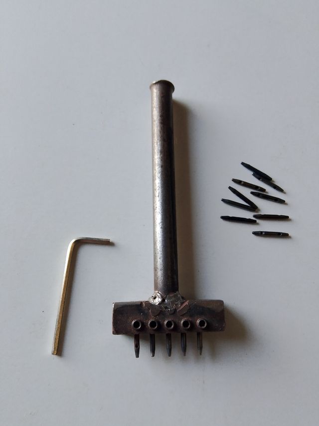 Offerta: mango per tagliare le cinghie. Pelletteria.