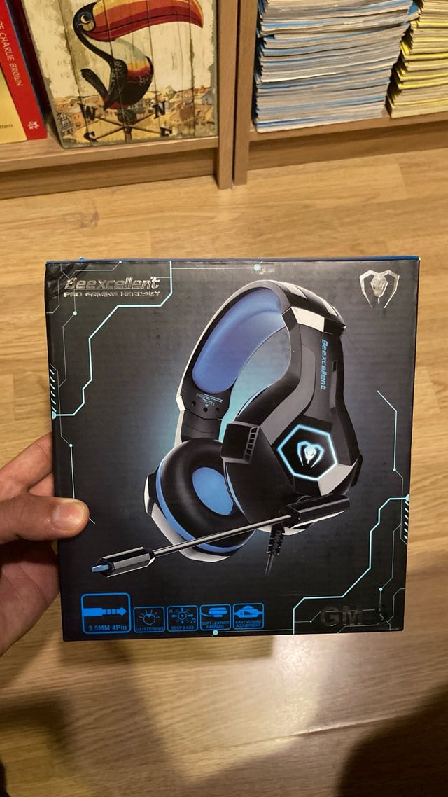 Auriculares gaming molones con luz.