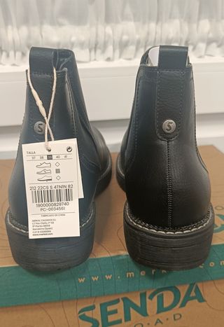 Botines bajos nuevos a estrenar  talla 39 negros