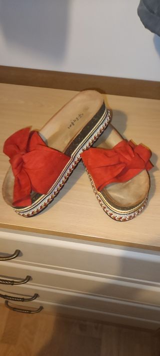 Sandalias rojas de plataforma 