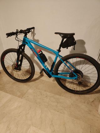 Bicicleta de montaña Cube