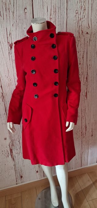 Abrigo rojo palo corte militar Mango