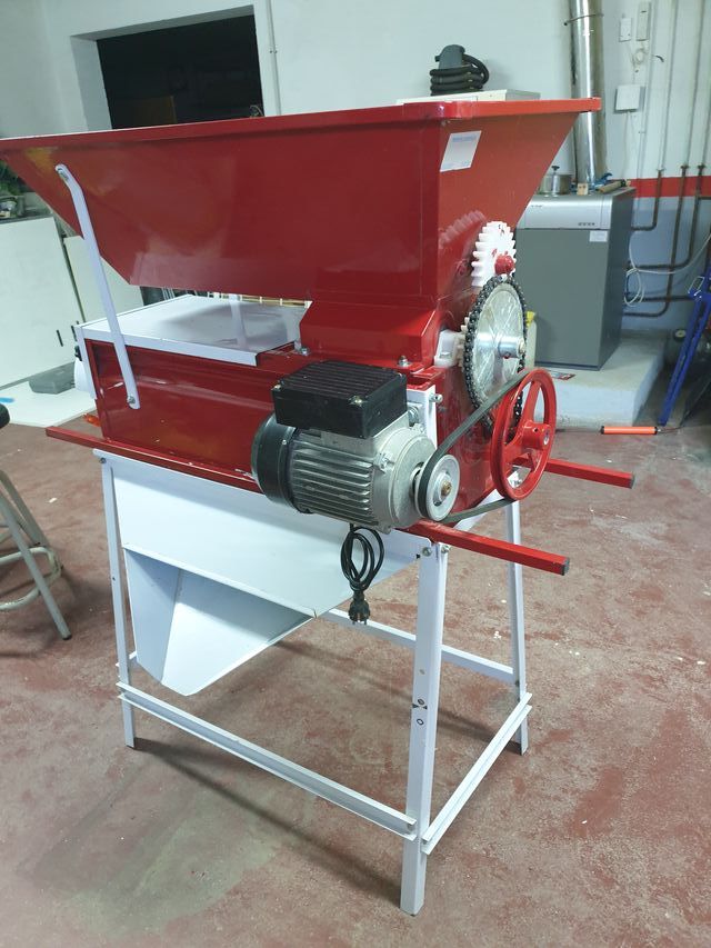 DESPALILLADORA Y ESTRUJADORA. Uvas y manzanas...