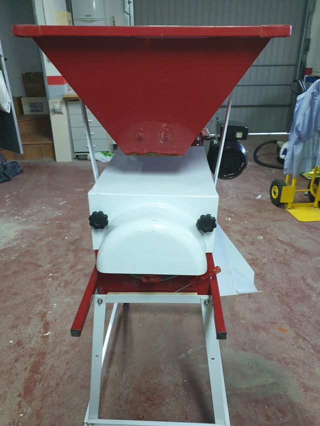 DESPALILLADORA Y ESTRUJADORA. Uvas y manzanas...