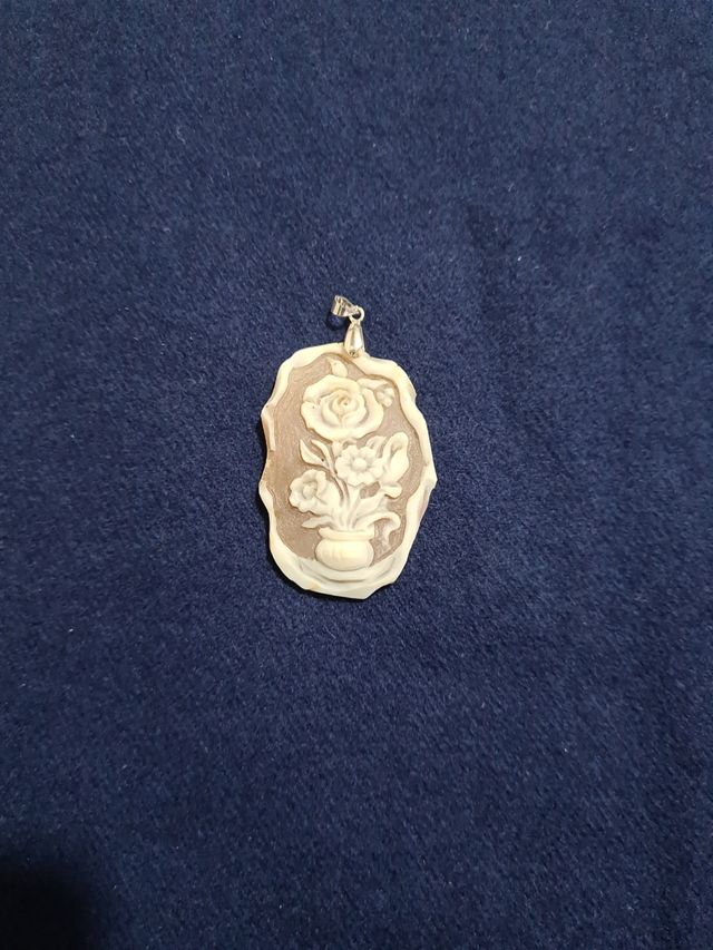 Ciondolo cammeo