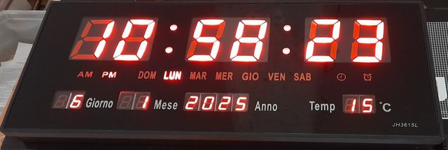 Orologio Digitale Luminoso Display in Italiano