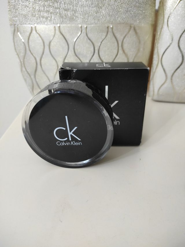 Calvin Klein maquillaje compacto