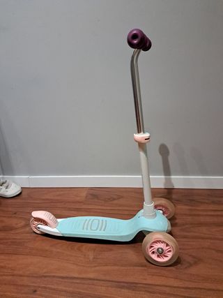 Patinete infantil con luces 