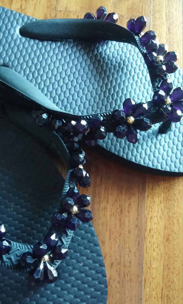 INFRADITO DI GOMMA NERE CON PERLINE