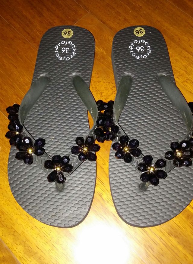 INFRADITO DI GOMMA NERE CON PERLINE