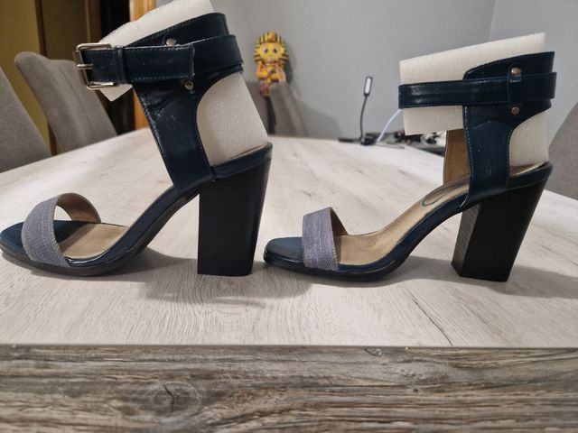 Zapatos piel azul talla 37