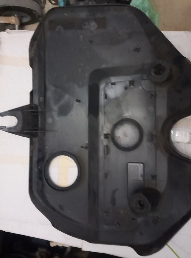 Vendo tapa de motor de seat ibiza 6l