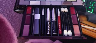 Gran paleta. 90 tonos. Perfumes y compañía.