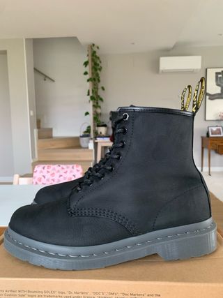 Botas Dr. Martens Milled Nubuck WP REESTRENO