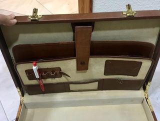 maletín ejecutivo marrón