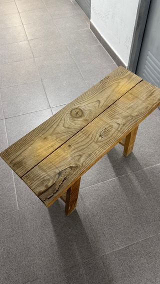 Banco de madera rústica