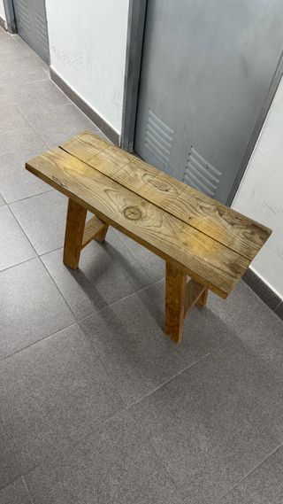 Banco de madera rústica