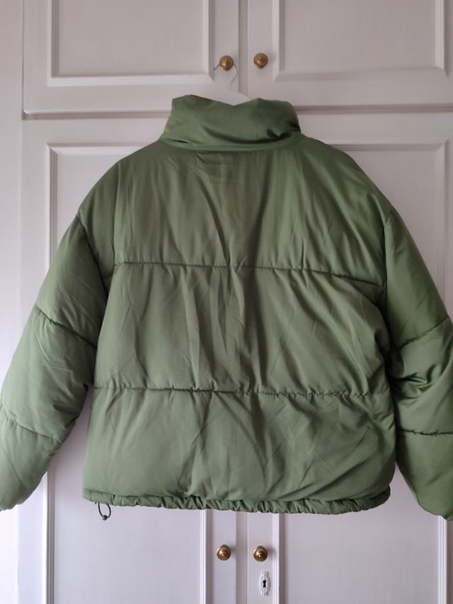 Abrigo corto acolchado oversize de Pull & Bear